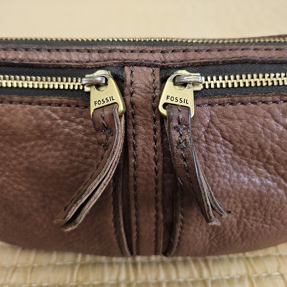 FOSSIL Brown Soft Leather ERIN Small Crossbody Purse Bag Brass Hardware - Picture 3 of 13